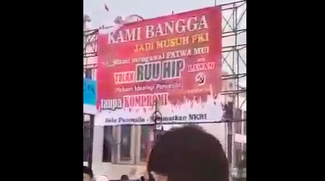 Tolak RUU HIP, Warga Cileungsi Pasang Baliho Besar ‘Kami Bangga Jadi Musuh PKI’ Tolak RUU HIP, Warga Cileungsi Pasang Baliho Besar ‘Kami Bangga Jadi Musuh PKI’