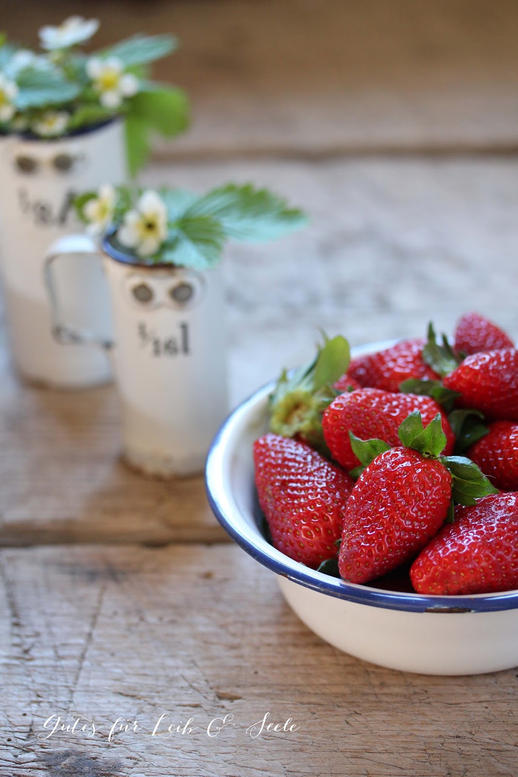 Gutes für Leib &amp; Seele: Gedeckter Erdbeer-Rhabarberkuchen