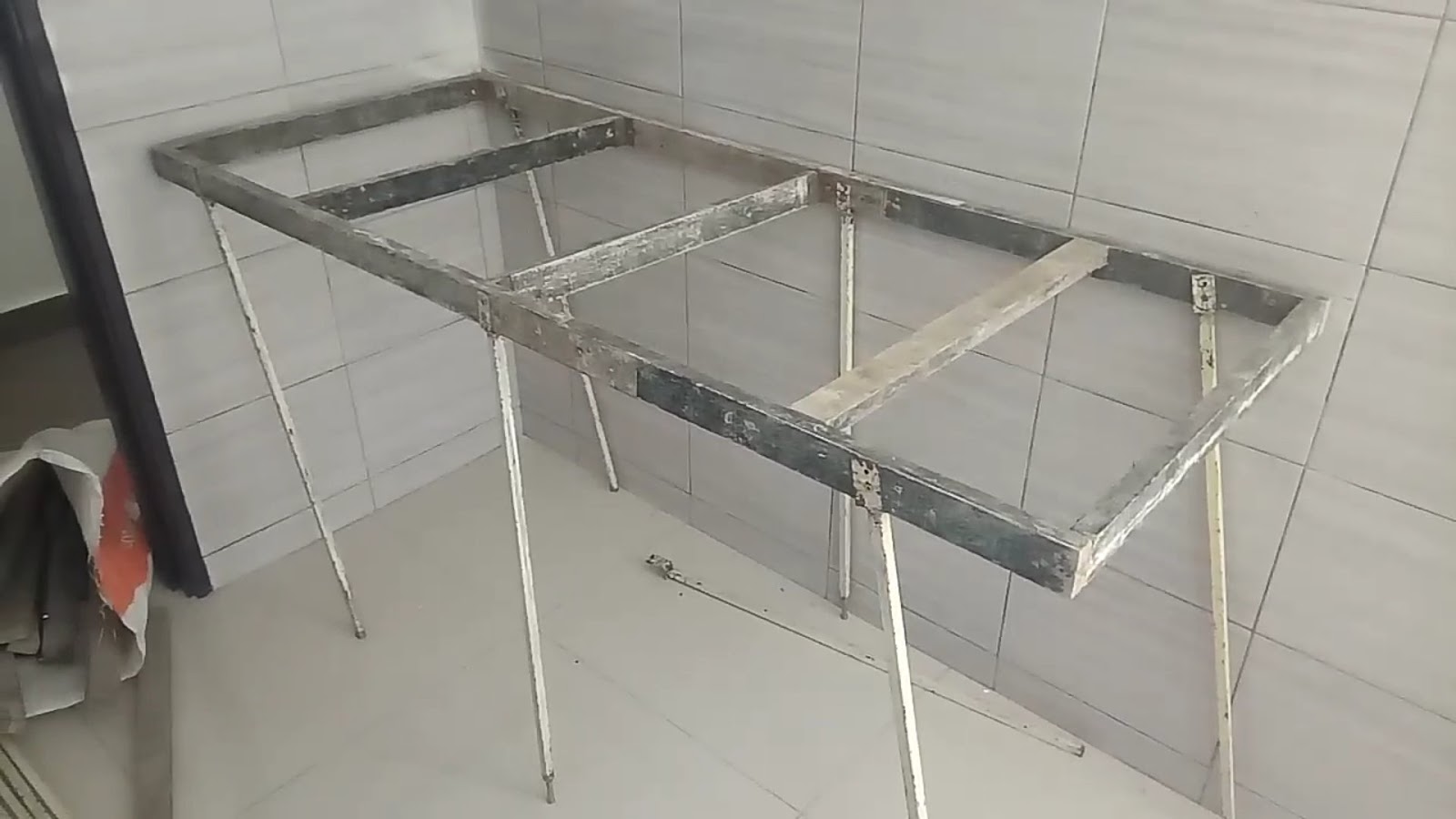 Table top kitchen meja dapur konkrit tile warna cerah. Satu rumah ada 3