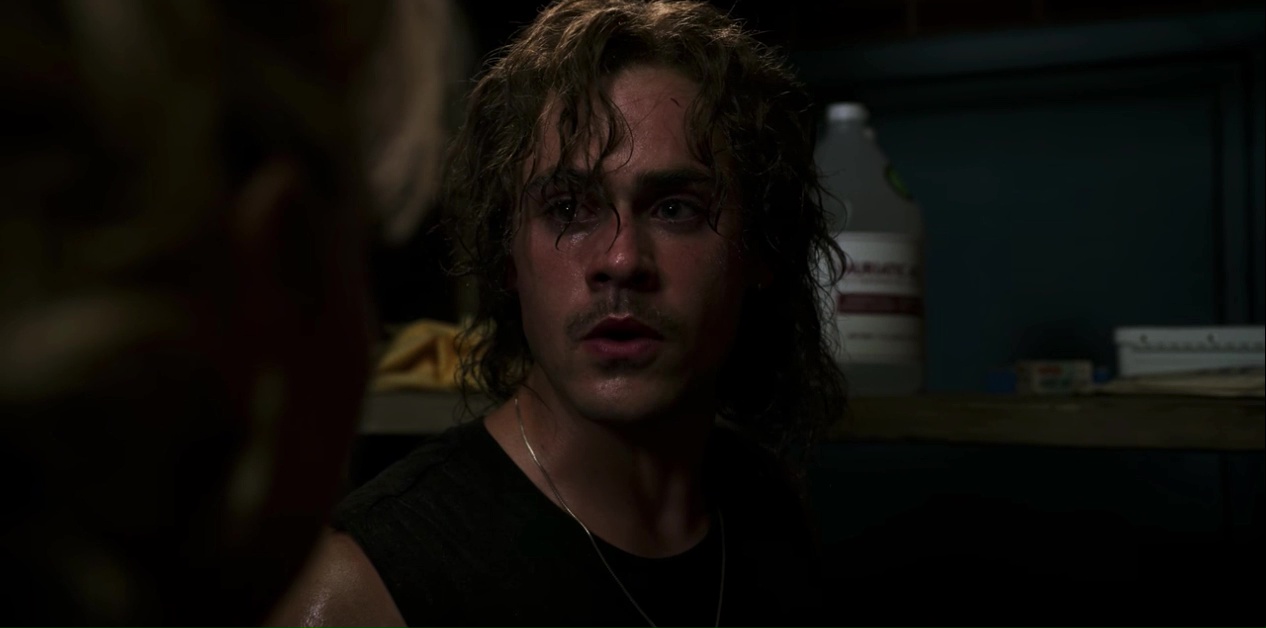 Dacre Montgomery Films Et Programmes Tv ausCAPS: Dacre Montgomery shirtless in Stranger Things 3-04 "Chapter