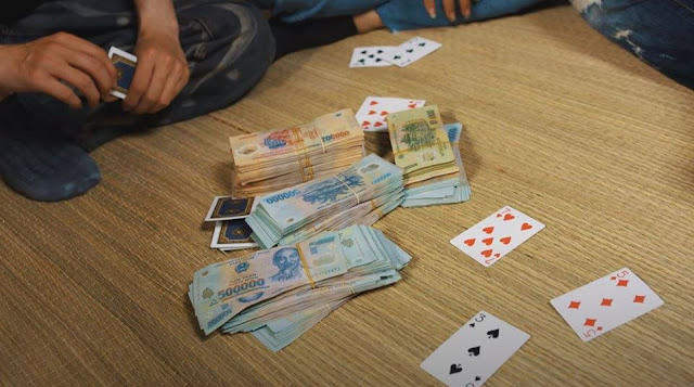 Nguyễn Sin có động thái ‘cà khịa’ khi Huấn Hoa Hồng tung MV liên quan đến cờ bạc và bạo lực