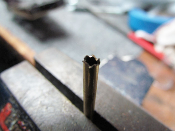 Removing Broken Guitar Tuner Screw Crawls Backward (When Alarmed)