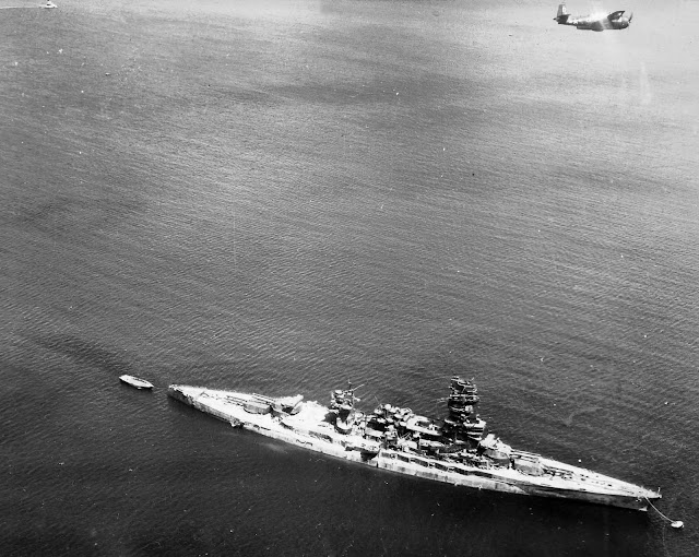 Japanese_battleship_Nagato_at_Yokosuka_1945.jpeg