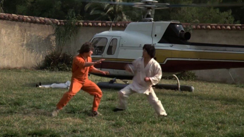 OS CINCO INVENCÍVEIS (DUAL ÁUDIO/720P) – 1981 Force.Five.1981.Bluray720p.MemoriadaTV.mkv_snapshot_01.23.35_%255B2019.04.10_09.25.20%255D%2B%255BLargura%2BM%25C3%25A1x%2B2400%2BAltura%2BM%25C3%25A1x%2B1800%255D