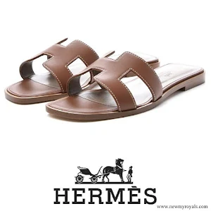 Crown Princess Mary wore HERMES Box Calfskin Oran Sandals