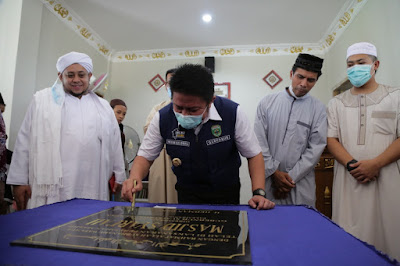 Dipenghujung Ramadhan, Herman Deru Resmikan Masjid di Kecamatan Sako
