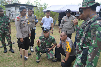 Tingkatkan Solidaritas, Prajurit TNI dan Polri Melawi Latihan Nembak Bersama