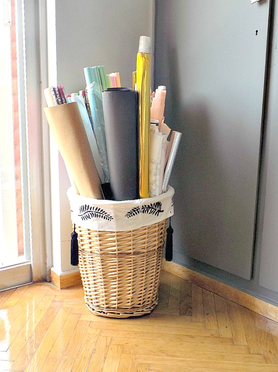 Hack me please 1 Α laundry basket turns to a wrapping paper storage basket Art Decoration