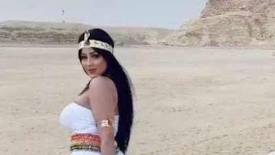 Lakukan Pemotretan Seksi Tanpa Izin di Piramida Mesir, Model Ini Ditangkap
