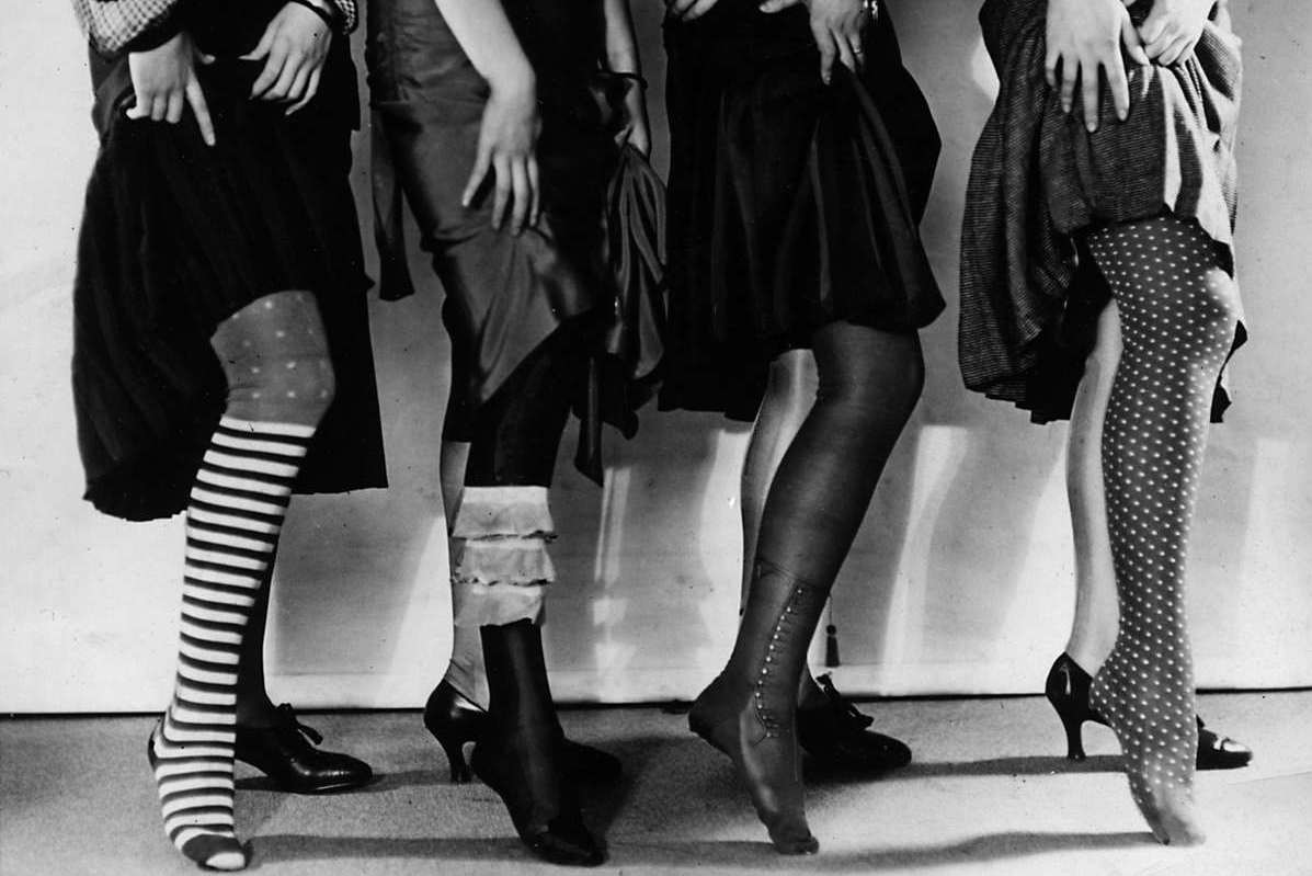 Тетки чулки видео. Женские ботинки 60-х годов. Туфли 1920-х годов женские. Фильдеперсовые чулки. Туфли 60 годов.