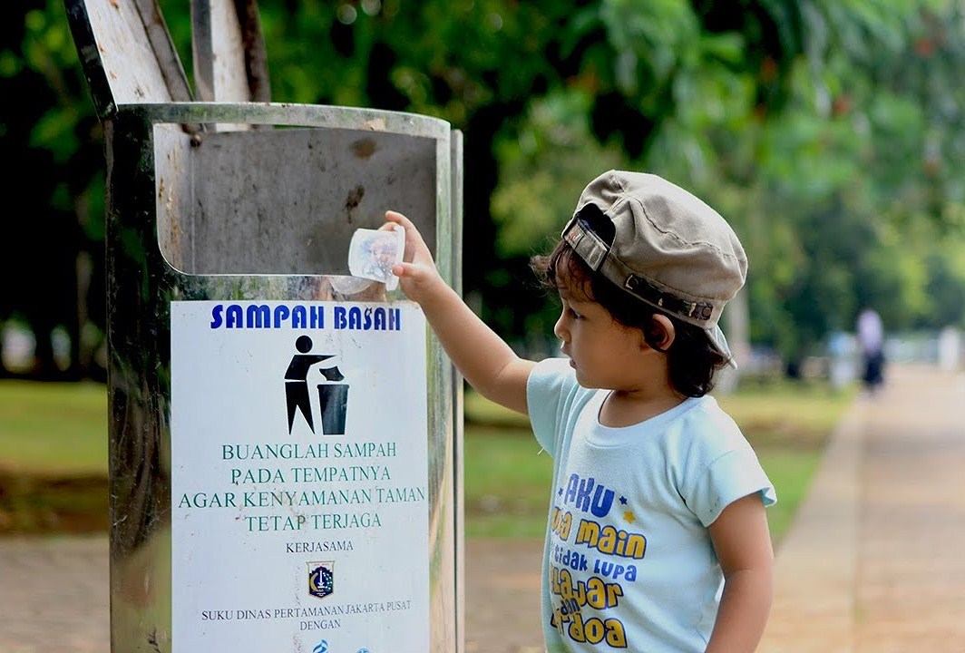5 Hal Yang Harus Dihindari Saat Traveling Membuang Sampah Hal yang harus dihindari saat traveling