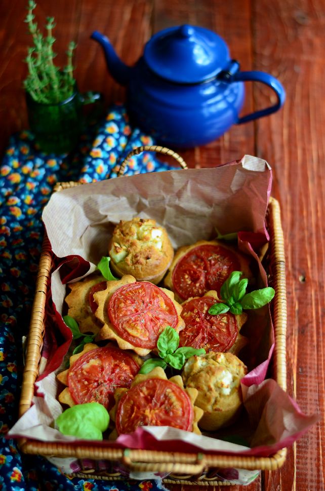 tanya-www.blogspot.com Солени мъфини с домати и сирене