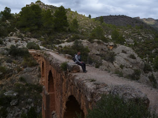 Ancho del puente sobre el barranco de la Cueva del Gato