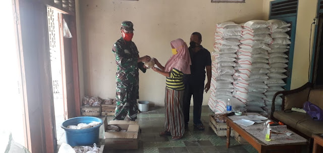 Babinsa Kaloran Pantau Penyaluran PKH