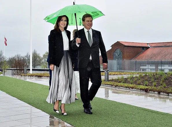 Crown Princess Mary attended the opening of Arla Foods Global Innovation Centre (ASIC) at the Agro Food Park in Aarhus. Princess wore Zara blazer and plated skirt, Gianvito Rossi Pumps