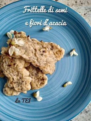 Frittelle di semi e fiori d'acacia