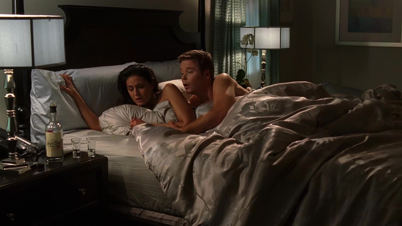 Jeremy Piven and Kevin Connolly shirtless in Entourage 7-05 "Bottoms U...