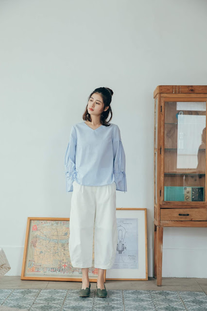 小屋夢鏡v領造型袖上衣-天空藍