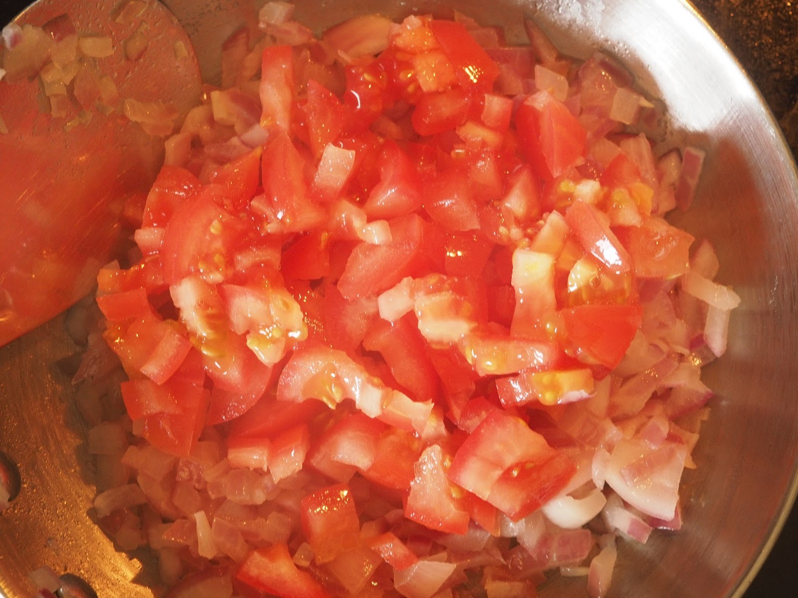 Meri Rasoi Tomato Onion Saasmi (Tomato Onions in a mustardcoconut gravy)