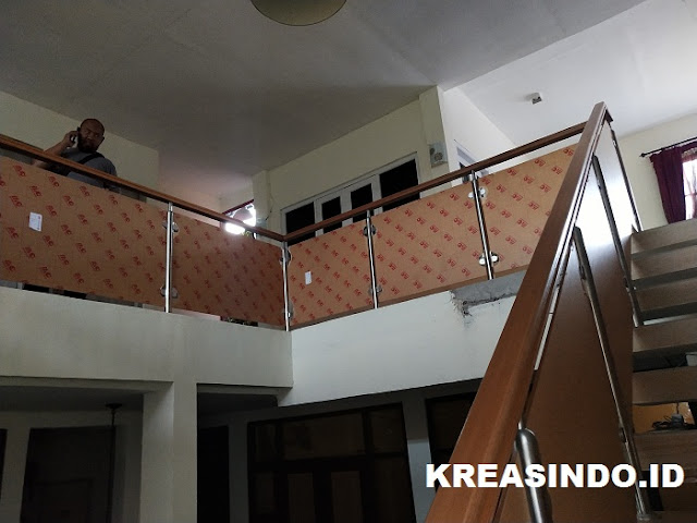 Railing Balkon Stainless Kombinasi Akrilik pemasangan Di Perumahan Villa Permata Santi Cinere Railing Balkon Stainless Kombinasi Akrilik pemasangan Di Perumahan Villa Permata Santi Cinere