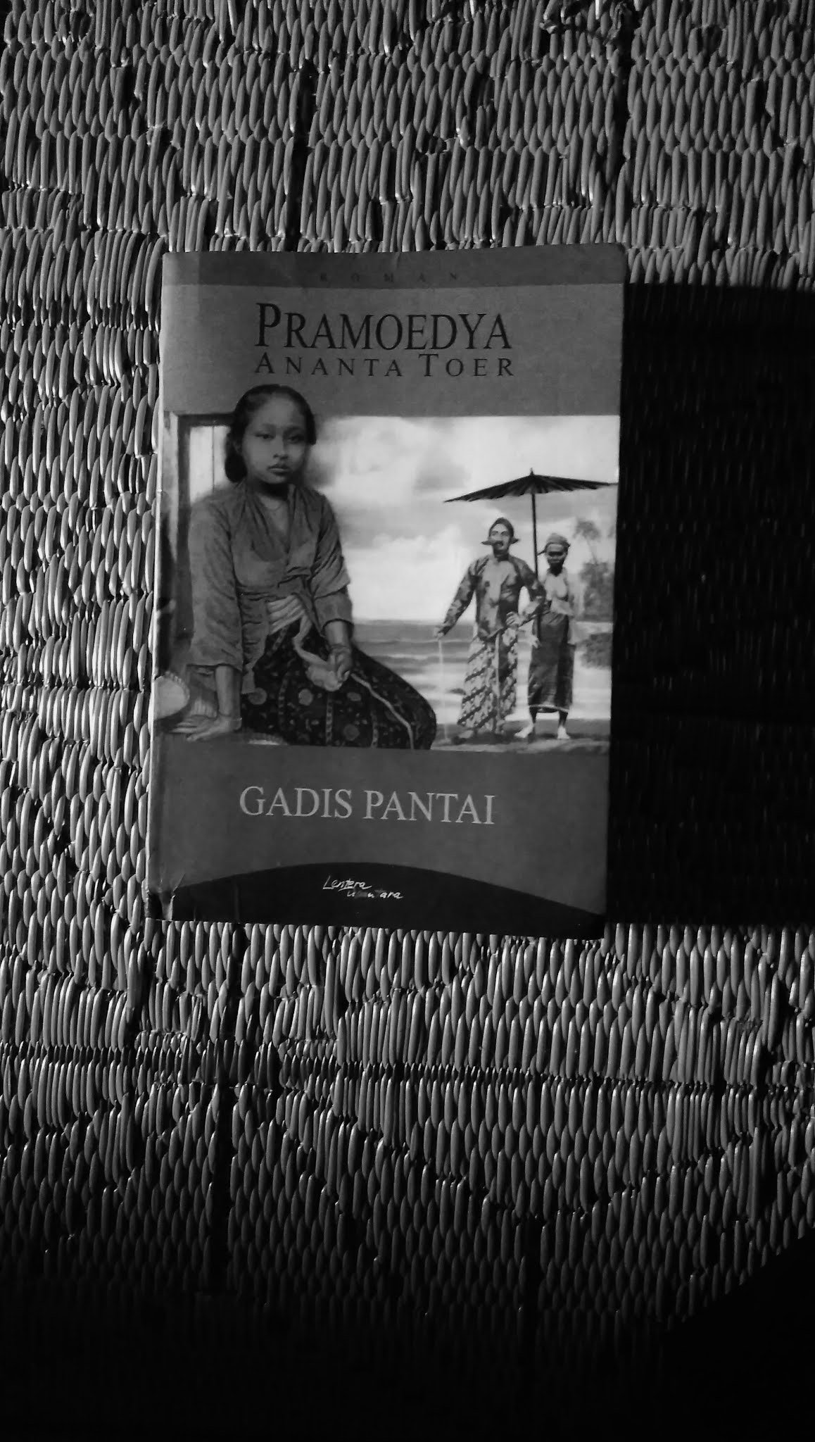RESENSI ROMAN GADIS PANTAI KARYA PRAMOEDYA ANANTA TOER RESENSI ROMAN GADIS PANTAI KARYA PRAMOEDYA ANANTA TOER