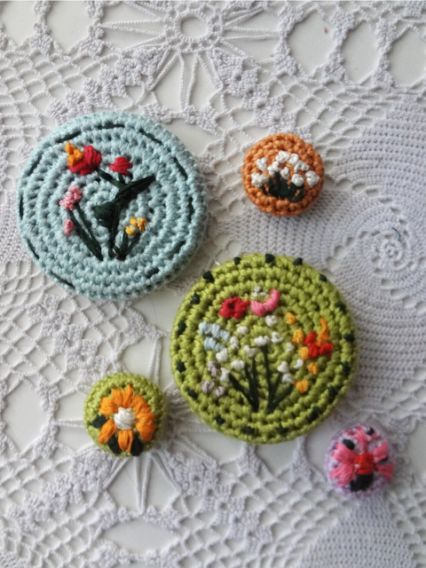 Crochet Covered Buttons - free pattern