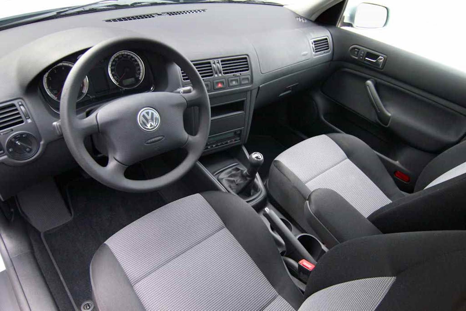 Volkswagen Bora 2006 - interior