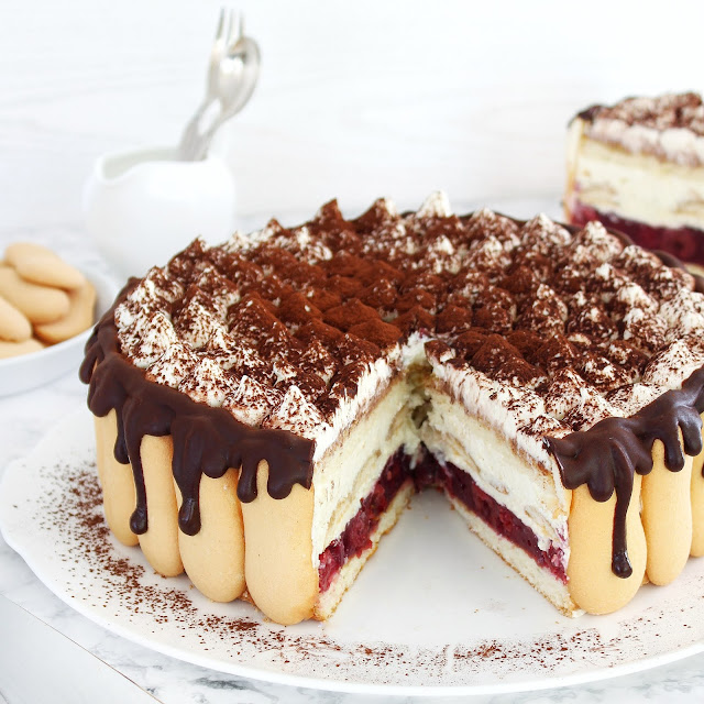 Tiramisutorte mit Kirschen