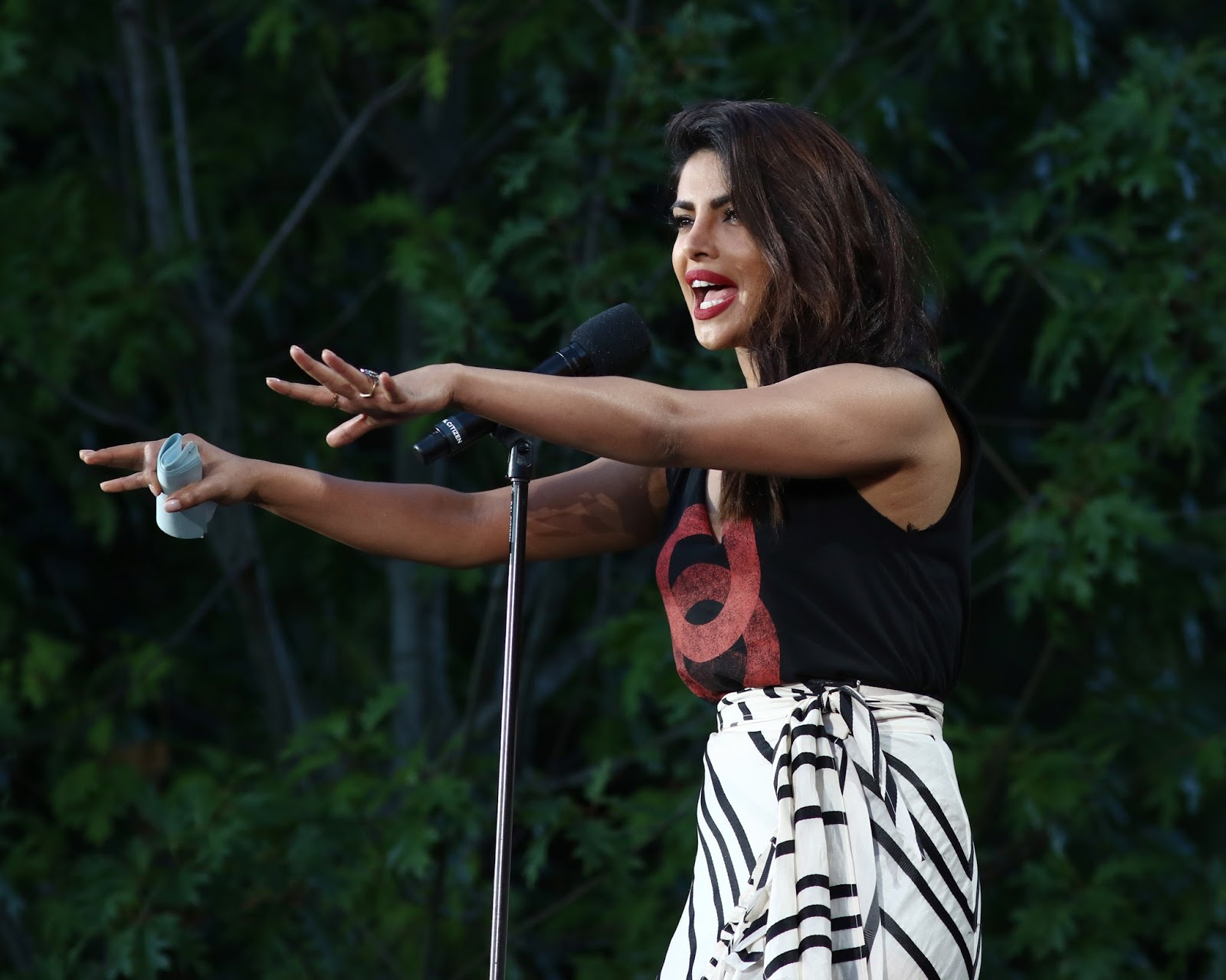 Priyanka Chopra Looks Gorgeous As She Speaks Onstage at Global Citizen Festival 2016 at Central Park in New York City