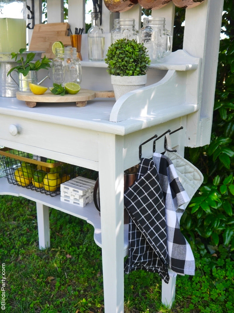 DIY Farmhouse Outdoor Bar or Potting Bench - using an old table and pallet, I created this functional and fun drinks bar in a farmhouse style! by BIrdsParty.com @birdsparty #diy #outdoorbar #diybar #drionksstation #farmhouse #farmhousedecor #farmhousediy #pottingbench #farmhousetable