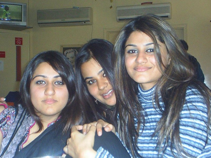Teen Desi Pakistani College Girls Enjoy Party Time Full Fun And Masti 
