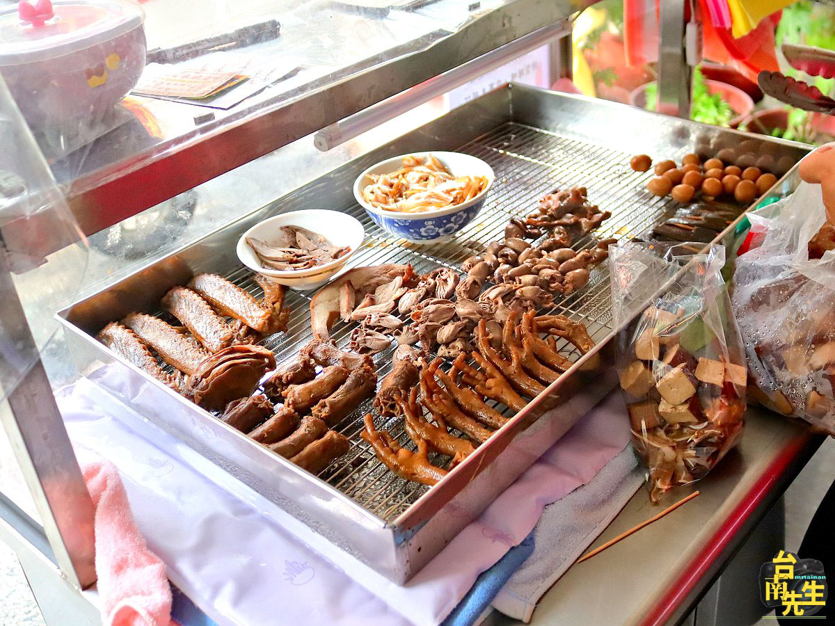 台南冰鎮滷味/行動攤車下午才營業/每日限量只賣5.5小時/嚴選食材獨家調味/傳統古早味一吃就愛上/10元起跳佛心價