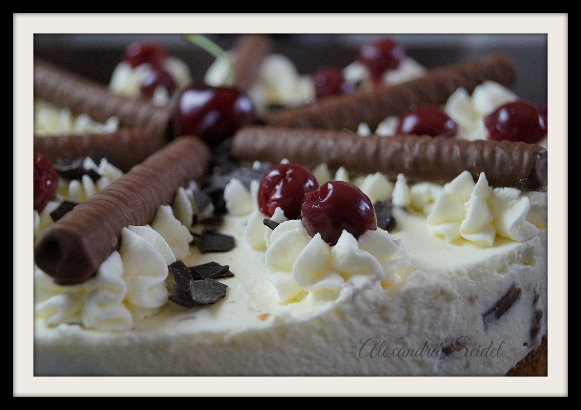 Amicelli-Eierlikör-Kirsch-Torte