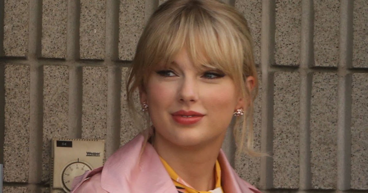 Taylor Swift – Leaving NRJ Radio in Paris 05/25/2019
