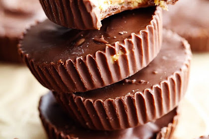 HOMEMADE REESE’S PEANUT BUTTER CUPS