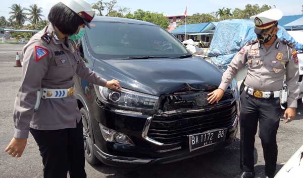 Mobil Dinas Istri Bupati Padang Pariaman Tabrak Bocah