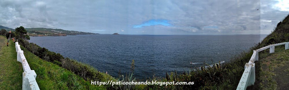 ANGRA do HEROISMO-MONTE BRASIL(Isla Terceira-Açores): llegamos al final del camino, a la Ponta de Santo Antonio. Al frente tenemos la Bahía de Angra do Heroísmo y a lo lejos asoma el Ilhéu das Cabras