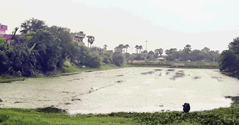 अपना वजूद खो रहा सौ साल पुराना दिघवा तालाब : लखीसराय