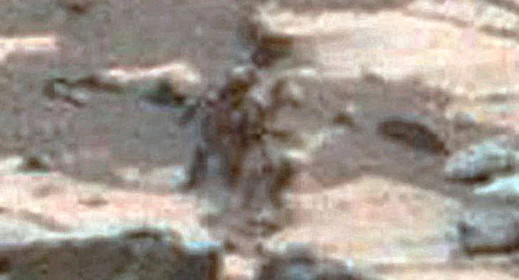 Strange figures on a Martian photo (3)