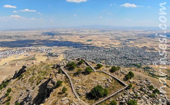 Diyarbakır Büyükşehir Belediyesi Makam Dağı’nın yollarını yeniliyor