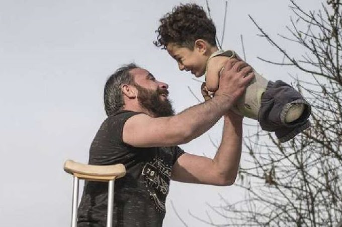 A história por trás da foto de pai e filho vitimados pela guerra na Síria
