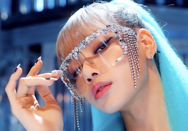 √ Biodata dan Profil Lisa Blackpink - SB Celeb