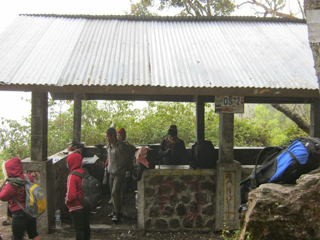 pos 2 gunung lawu via cemoro sewu