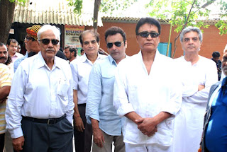 Shahrukh,Priyanka & Others at  Ashok Mehta's funeral ceremony