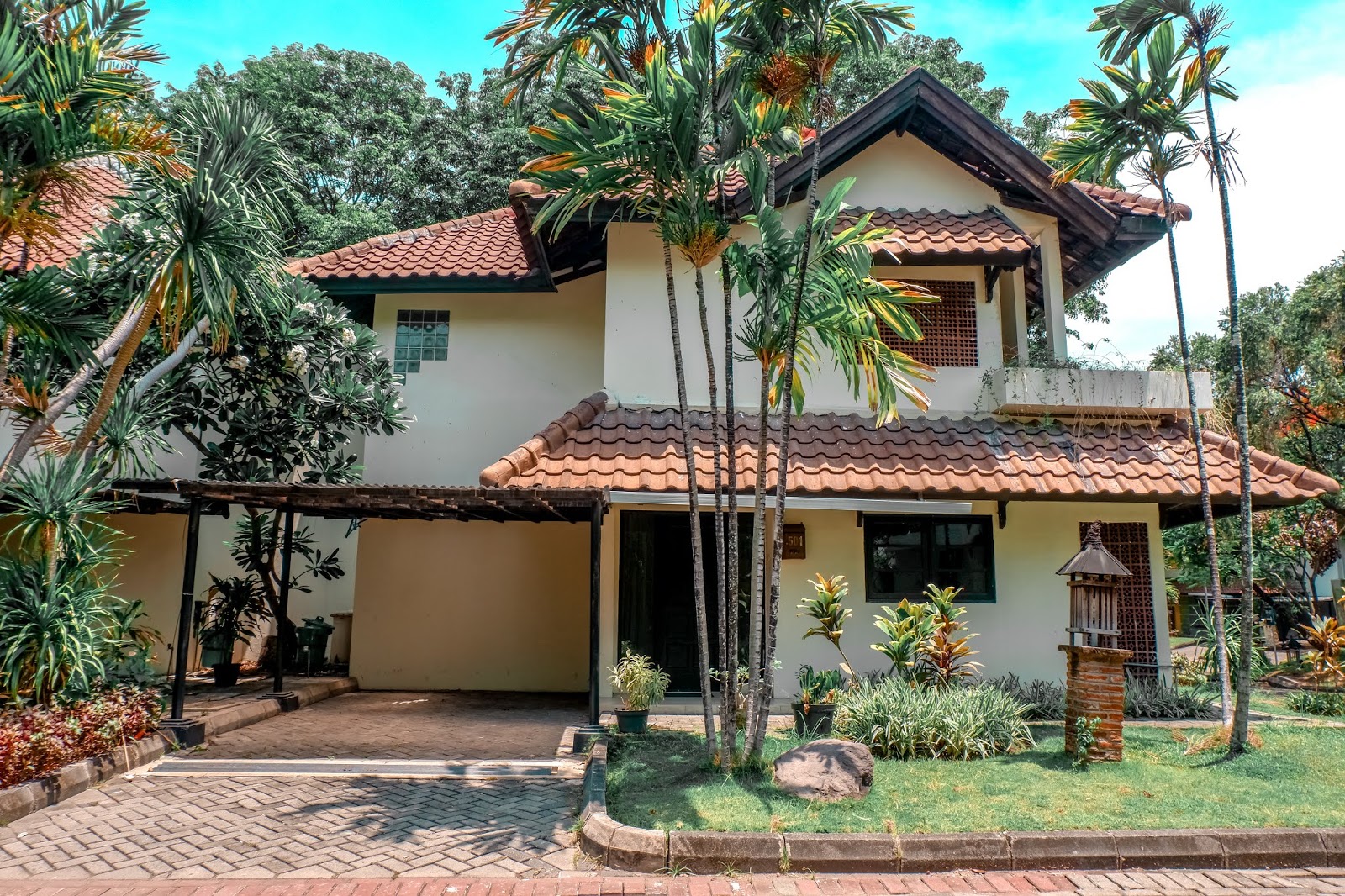 Whiz Residence Darmo Harapan Surabaya : Hotel Semi Resort yang Cocok