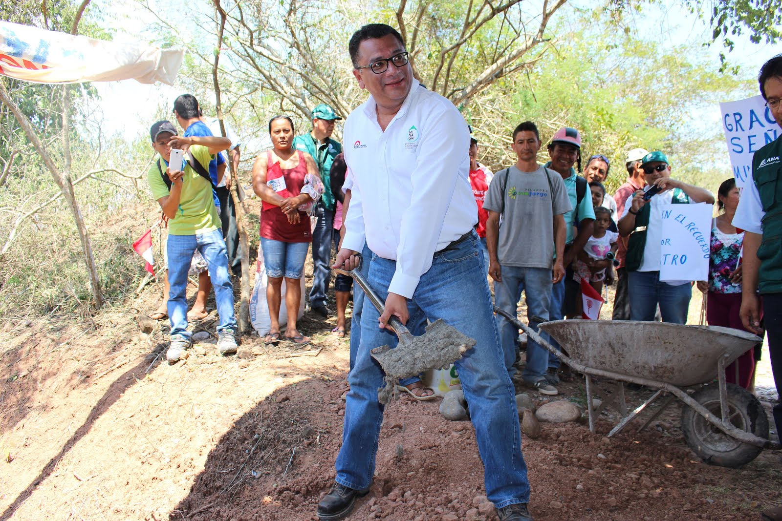 Ministro de Agricultura colocó primera piedra en proyectos de infraestructura de riego en Picota. P