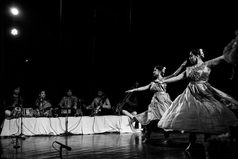 Legendary Kathak artist Nandini Singh and her Students.