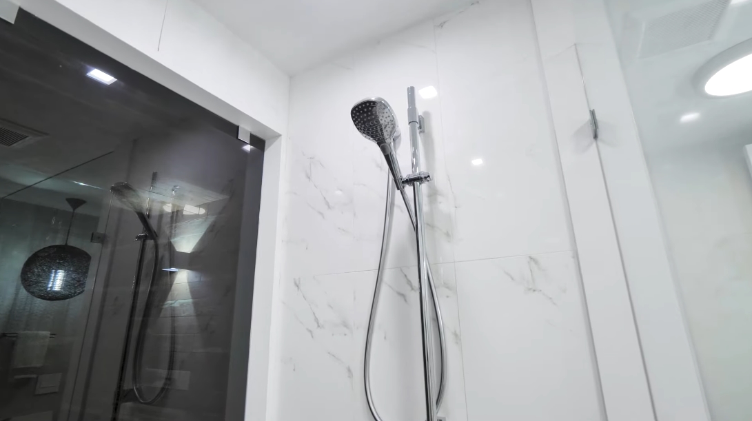35 Interior Design Photos vs. 3046 N Ashland Ave Unit 1, Chicago Luxury Townhome Tour