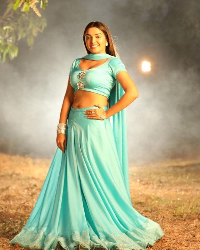 Amrapali Dubey picture, wallpaper, image gallery, beautiful photo, hot pics  and bold picture collection - Bhojpuri Filmi Duniya