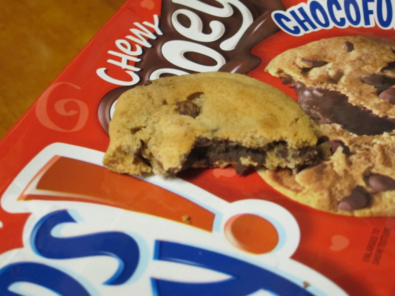 Review Nabisco Chips Ahoy! Chewy Gooey Chocofudge Cookies